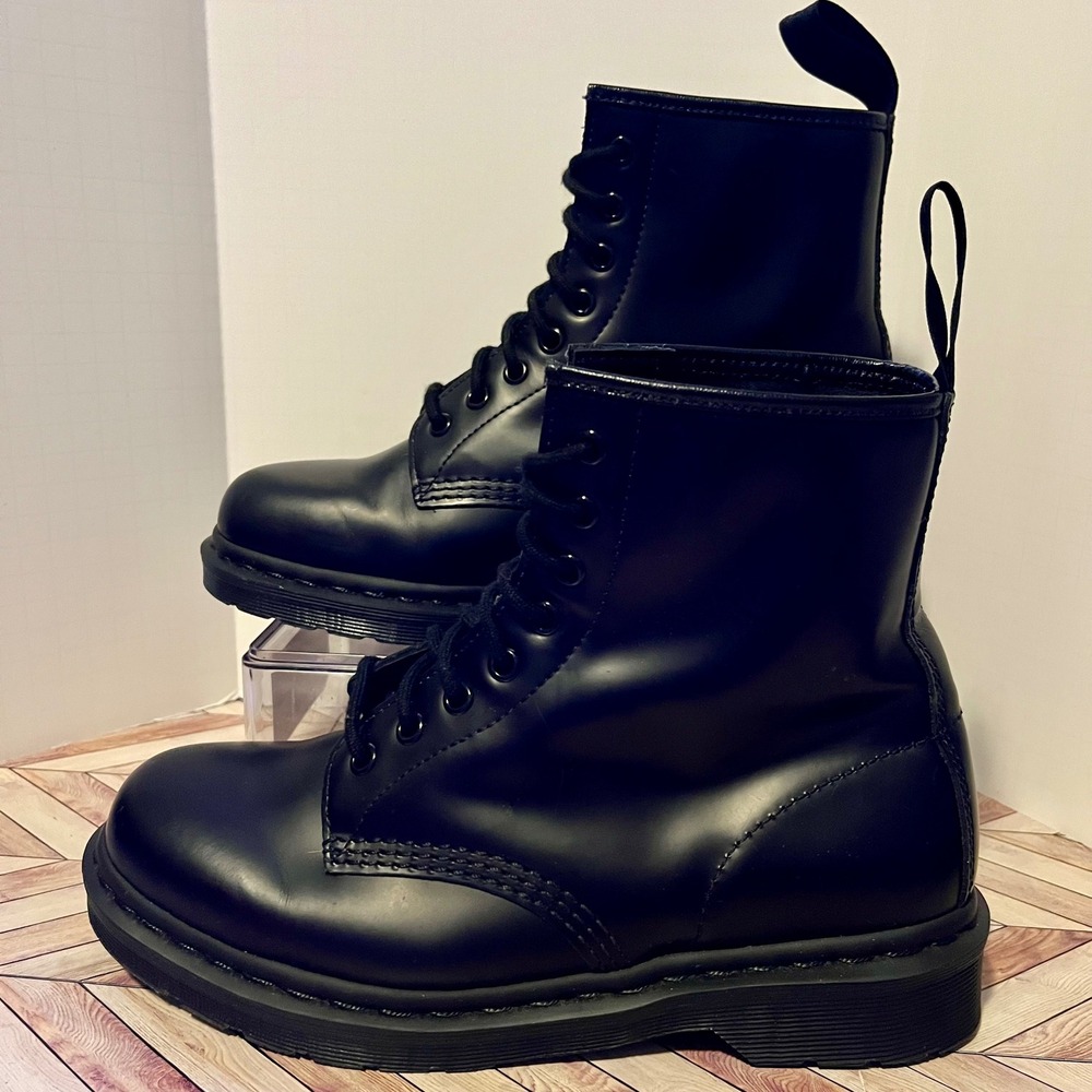Dr Martens 1460 Mono Smooth Black Leather Men 8 Women 9 Combat Boots‎ 8-Eye Goth